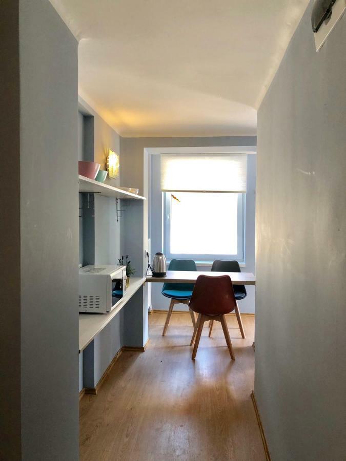 Apartment White Crow House