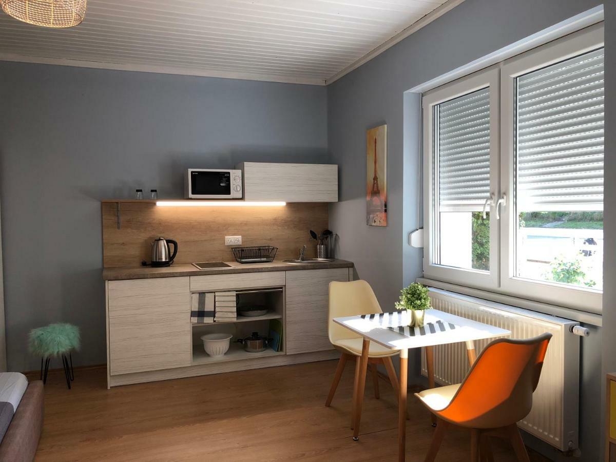 Apartment White Crow House